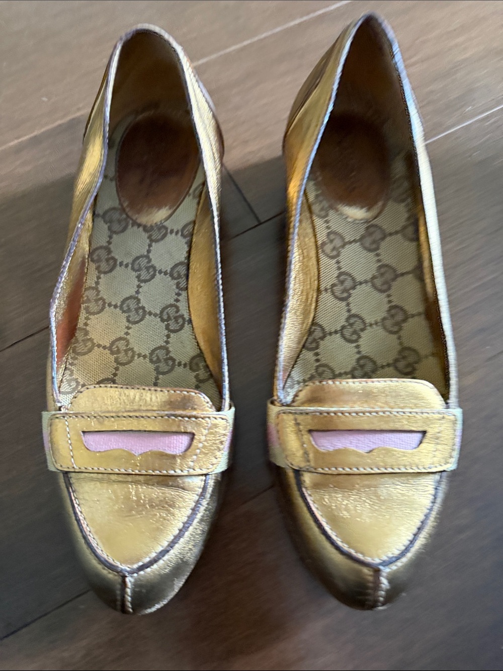 Metallic Gold Gucci Women's Loafer Flats with Pink Accent